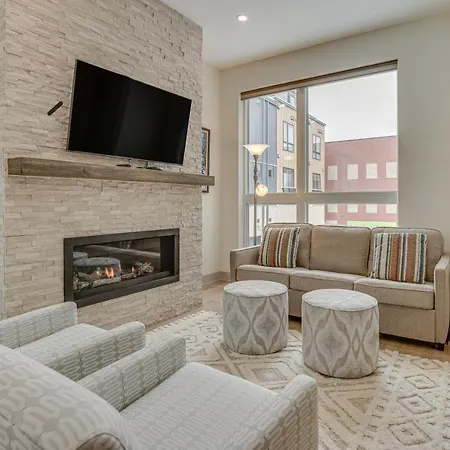 Silverthorne Townhome With Hot Tub Walk To Town!